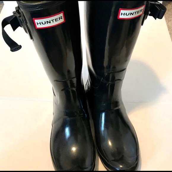 Hunter Shoes - Adorable hunter boot size 9 wide calf glossy